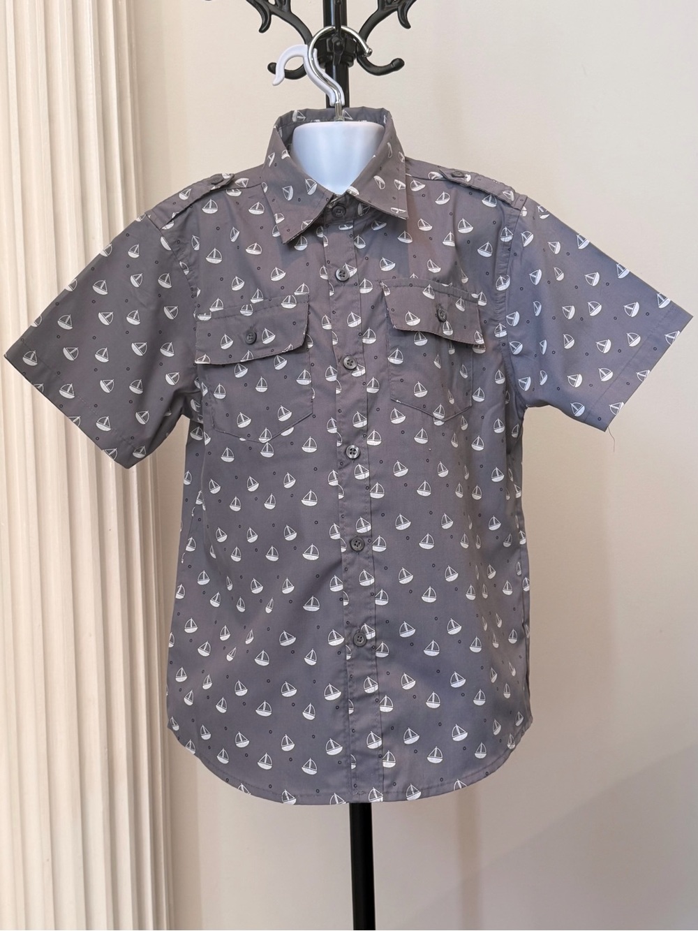 Denim & Rivets Gray Short-Sleeve Button-Up Shirt with Sailboat Print Sz L (12)